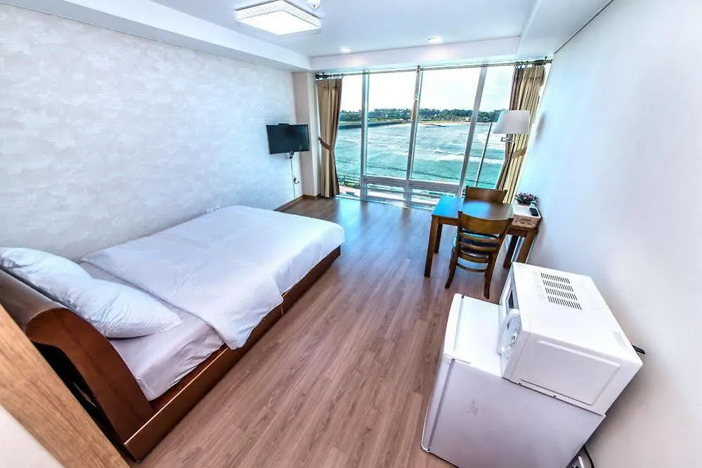Star Story Pension Jeju 2*,